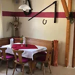 & Gaststaette Bauernstube Гостевой дом 3*