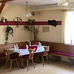 Гостевой дом & Gaststaette Bauernstube Heinsdorfergrund